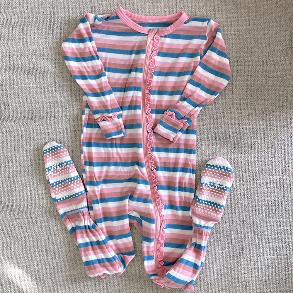 KicKee Print Muffin Ruffle Footie w/Zipper, bamboo sleeper, 18-24 months, *flaw